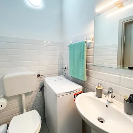Apartment Casa Mariolina, Brand New Refurbished 2 Bed In The Historical Center *